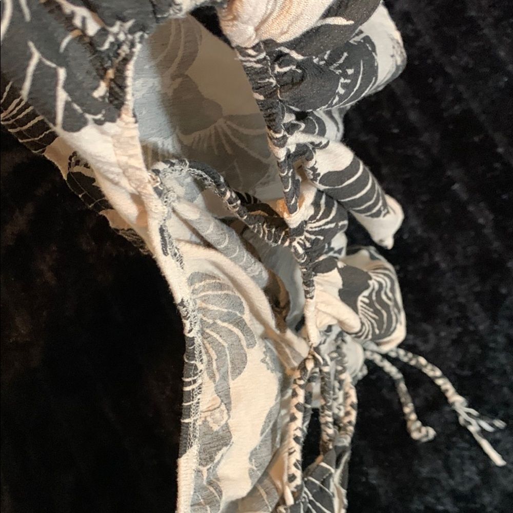 Free People Top Merpati Floral Print Off-the-Shoulder Ruffled Black & Beige XS - Picture 12 of 12